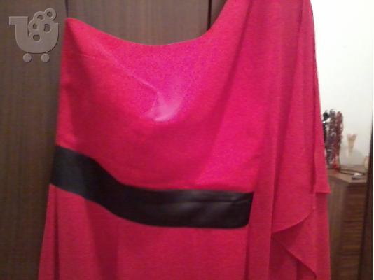 Εντυπωσιακό φόρεμα τουαλέτα σε κόκκινη μουσελίνα...